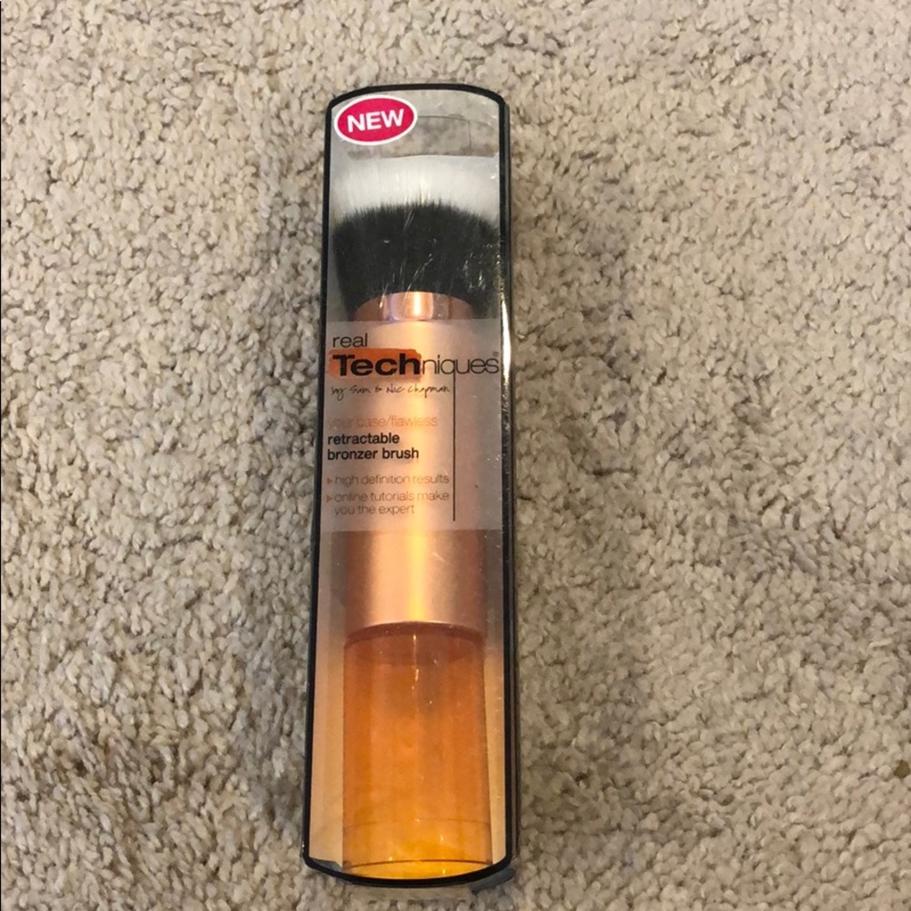 NWT Real Techniques Retractable Bronzer Brush